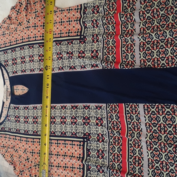 Roz and Ali Large P colorful abstract keyhole front roll up sleeves Tunic - Picture 4 of 7